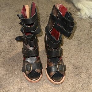 FREEBIRD BOND SIZE 5 (fit like a 6)